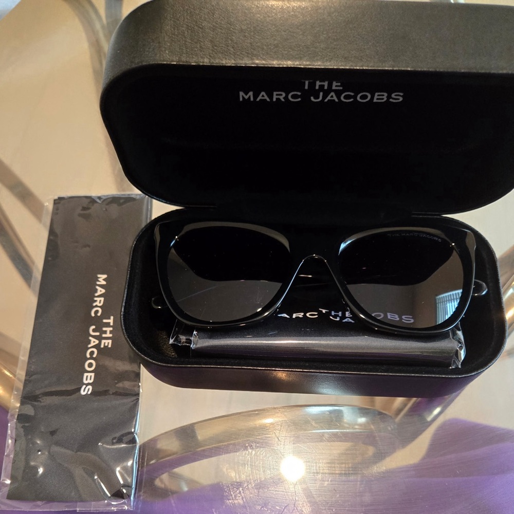Marc Jacobs Classic Black Cat eye Sunglasses